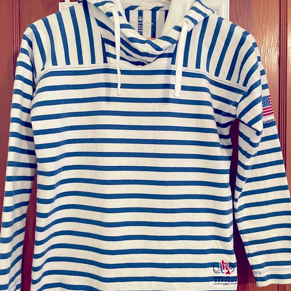 🐳Vineyard Vines Hooded Sweatshirt